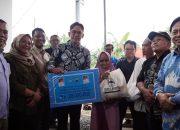 Pemerintah Kabupaten (Pemkab) Lampung Selatan kembali menyalurkan bantuan program Bedah Rumah bagi masyarakat kurang mampu