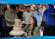 Utusan Khusus Presiden Turun Langsung Bikin Gerabah di Natar, Pesan 50 Guci untuk Dukung UMKM Lampung Selatan  ‎