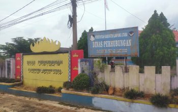 ‎Penggantian lampu PJU Dishub Kotabumi pakai lampu rumahan diduga tidak standar spesifikasi