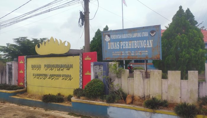 ‎Penggantian lampu PJU Dishub Kotabumi pakai lampu rumahan diduga tidak standar spesifikasi