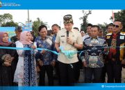 Radityo Egi Pratama, meresmikan pembangunan jalan di dua kecamatan