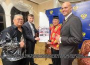 Semakin Mesra, PPWI dan Kedubes Rusia Bertukar Cenderamata