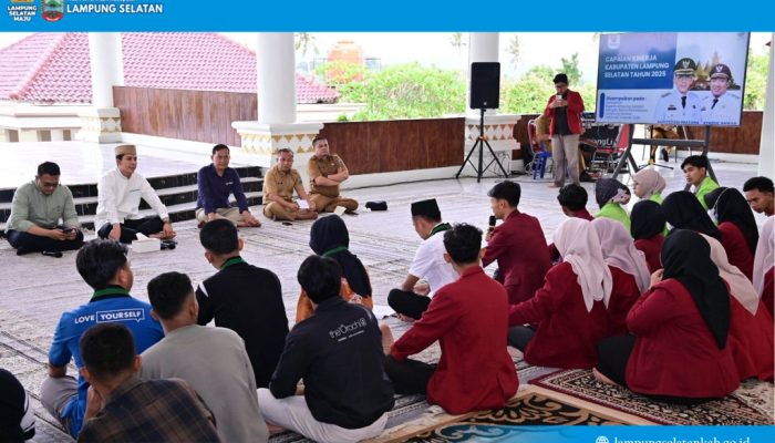 Duduk Lesehan Bahas 7 Tuntutan Mahasiswa: Egi: Kritik Boleh, Demokrasi Harus Dewasa