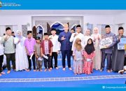 Safari Ramadan di Desa Pisang, Gubernur Mirza dan Bupati Egi Tebar Bantuan untuk Masjid dan Anak Yatim