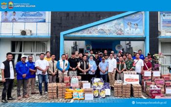 1.175 KK Korban Banjir di Empat Kecamatan Terima Bantuan Beras dan Sembako dari Pemkab Lampung Selatan dan 10 Perusahaan