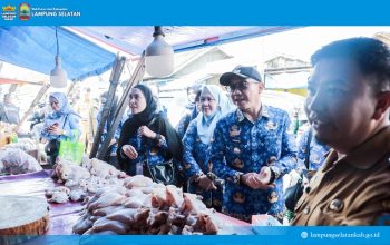 Turun ke Pasar Jati Agung, Wabup Syaiful Pastikan Stok Aman dan Harga Terkendali