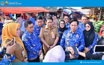 Cek Langsung ke Pasar, Sekda Supriyanto Pastikan Harga Sembako di Lampung Selatan Masih Terkendali