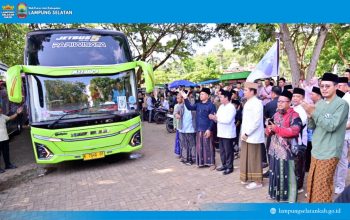 1.350 Santri Lampung Diberangkatkan ke Lirboyo, Bupati Egi Titipkan Pesan Pengabdian