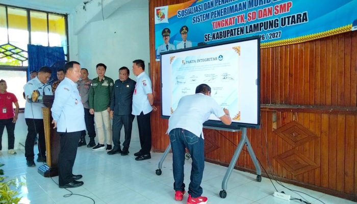 Disdik Lampung Utara Teken Pakta Integritas SPMB Tahun Ajaran 2026/2027