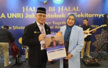 Rektor UNRI Prof. Sri Indarti Hadiri Halal Bi Halal IKA UNRI di Tangerang, Terima Kalender PPWI Go To UN 2026