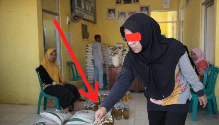 ASN Inspektorat Lampung Utara Kedapatan Mengambil Bantuan Sembako di Kelurahan, Insiden Pencekalan Wartawan Langgar UU Pers