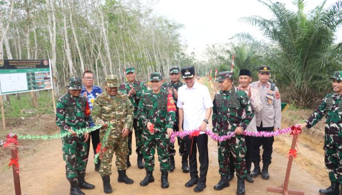 Pangdam II/Sriwijaya Hadiri Penutupan TMMD ke-128 Kodim 0402/OKI di Desa Pematang Sukatani