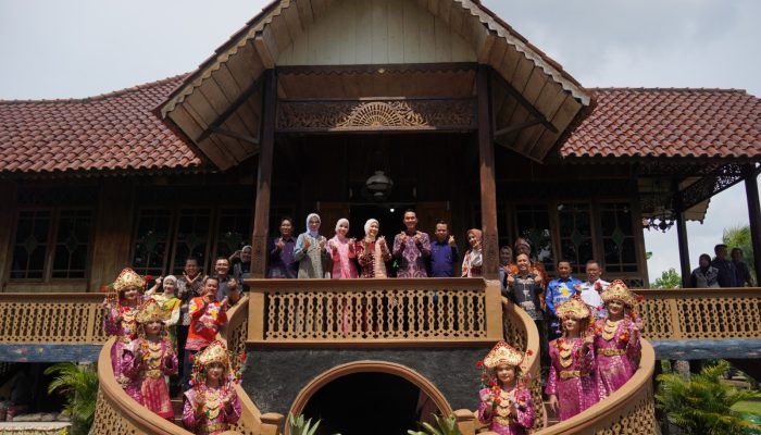 Bupati Muchendi Dorong Rumah Adat OKI di Anjungan Sumsel Jadi Pusat Kegiatan Masyarakat