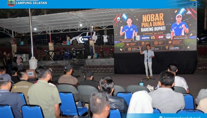 UMKM Raup Berkah dari Nobar Piala Dunia, Bupati Egi: Gema HELAU Gerakkan Ekonomi Rakyat dan Perkuat Gotong Royong