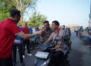 # Bupati OKI Bagikan 3.000 Bendera Merah Putih, Ajak Warga Semarakkan HUT Ke-81 RI